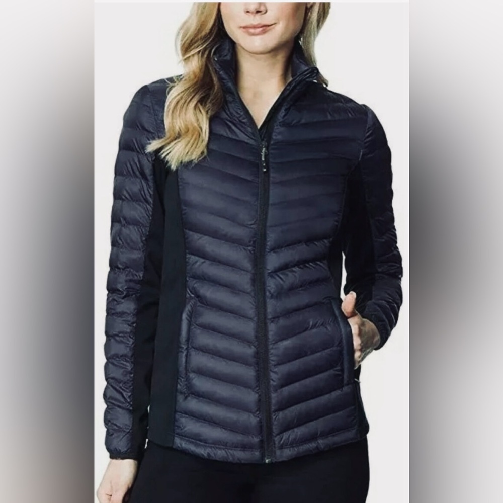 32 Degrees Women’s Blue and Black Quilted Puffer Jacket. Size medium. NWOT.